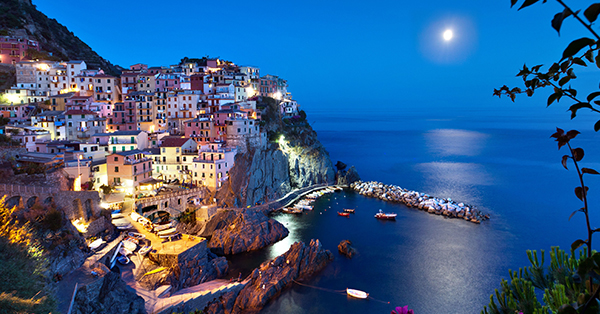 Photo of a coastal town on a cliff.